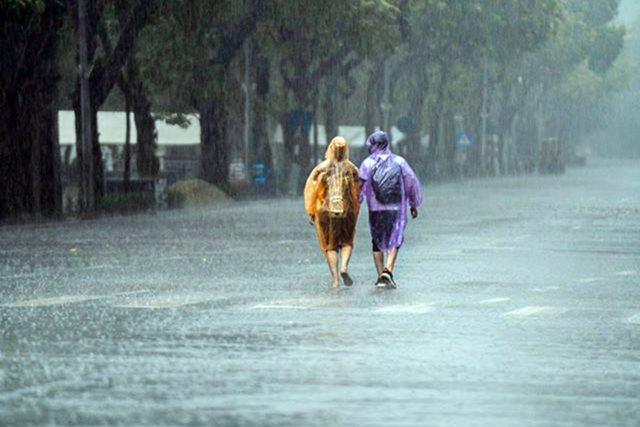 Miền Bắc mưa rải rác, bão số 14 vẫn đang quần thảo trên Biển Đông